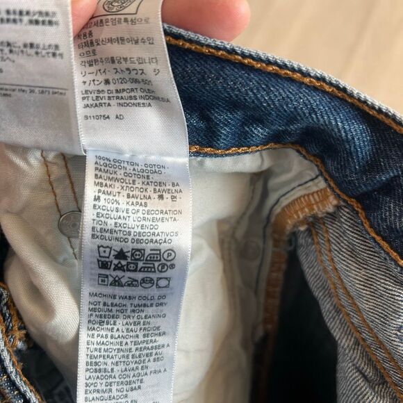 Levi’s womens distress jeans size 28/32 - Picture 8 of 11